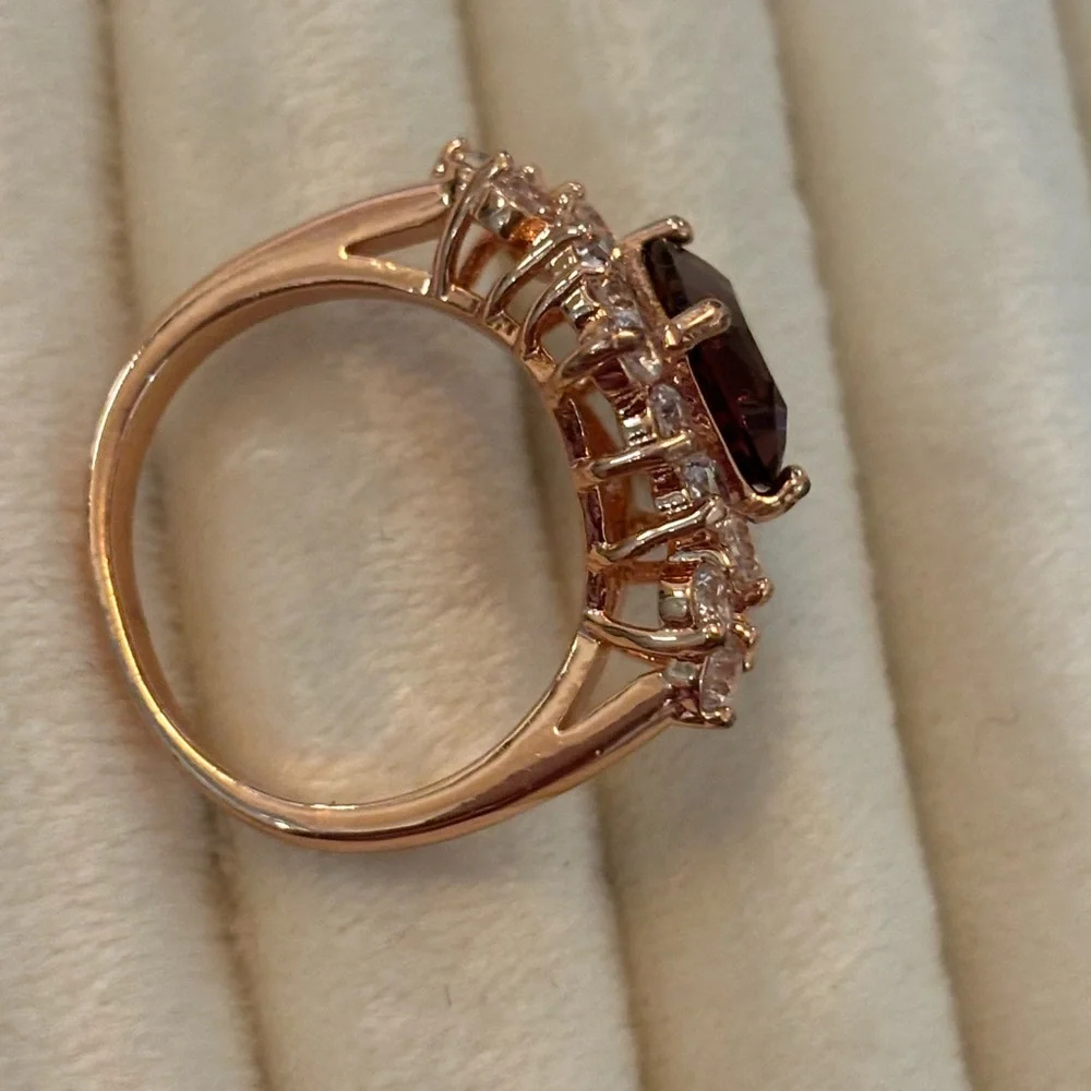 Elegant Purple Halo Ring with Clear Stone Accents and clover ๐ corners 6.5 NWOT - Picture 8 of 11